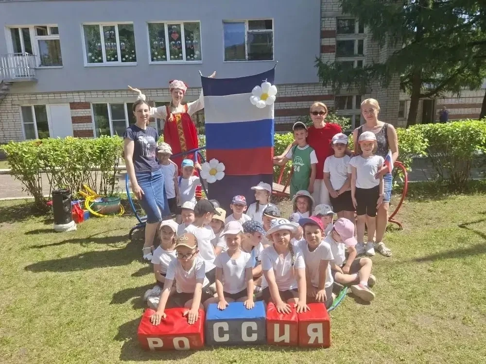 🇷🇺 Россия — родина моя! 🇷🇺

Какой же невероятный, душевный и по-настоящему тёплый праздник у нас