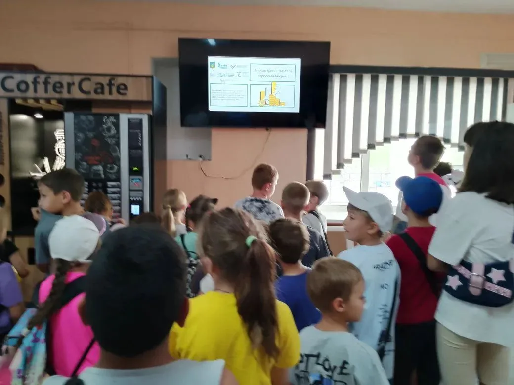 🎬 В холле Социально культурного центра села Спасское прошла увлекательная встреча для ...
