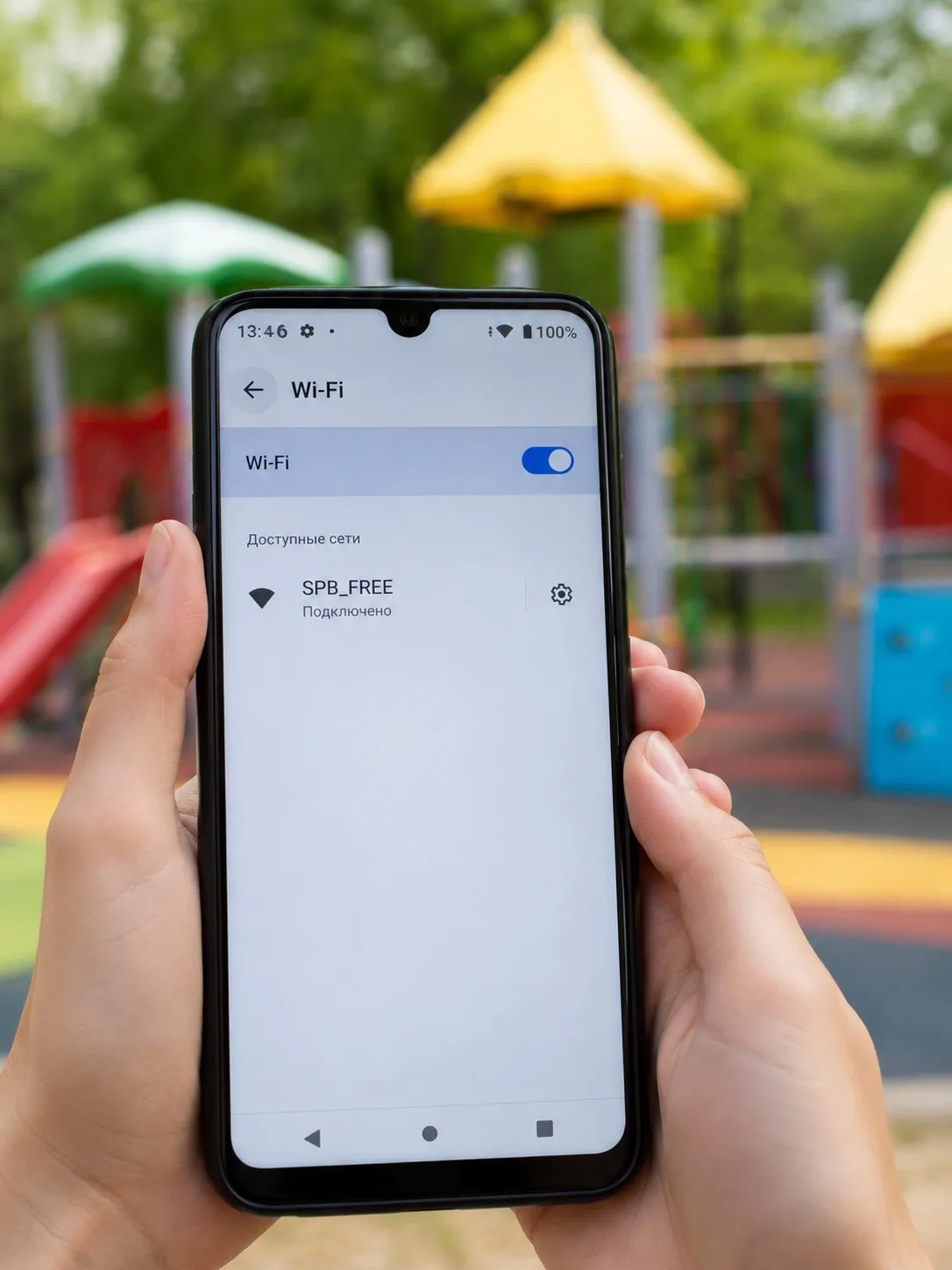 На 82 детских площадках Петербурга отмечен бесплатный Wi-Fi