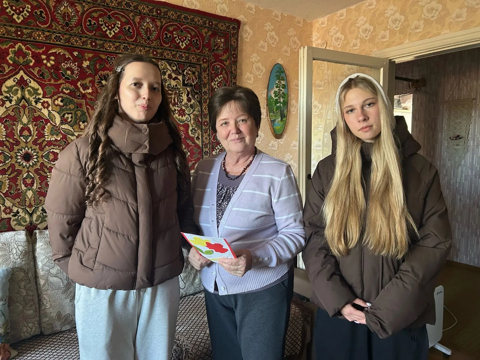 Погожий октябрьский денёк. Понедельник. Ребята нашей школы спешат в школу. У всех празд...