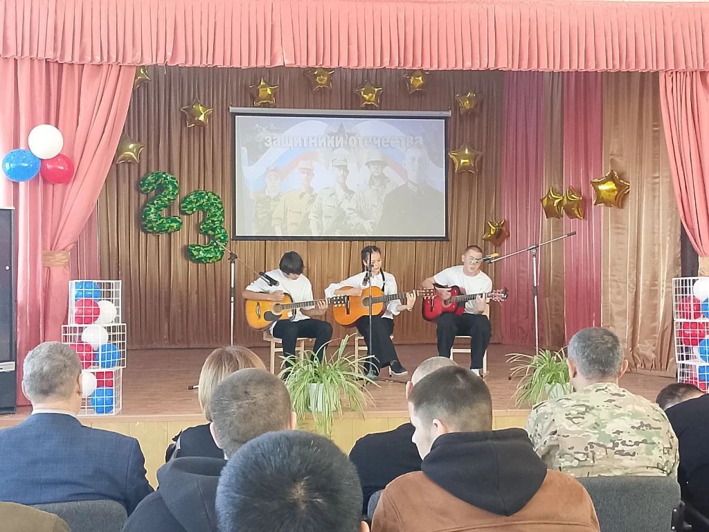 Чествуем защитников: праздничный концерт в нашей школе 🇷🇺🎖   В преддверии 23 февраля в стенах нашей 