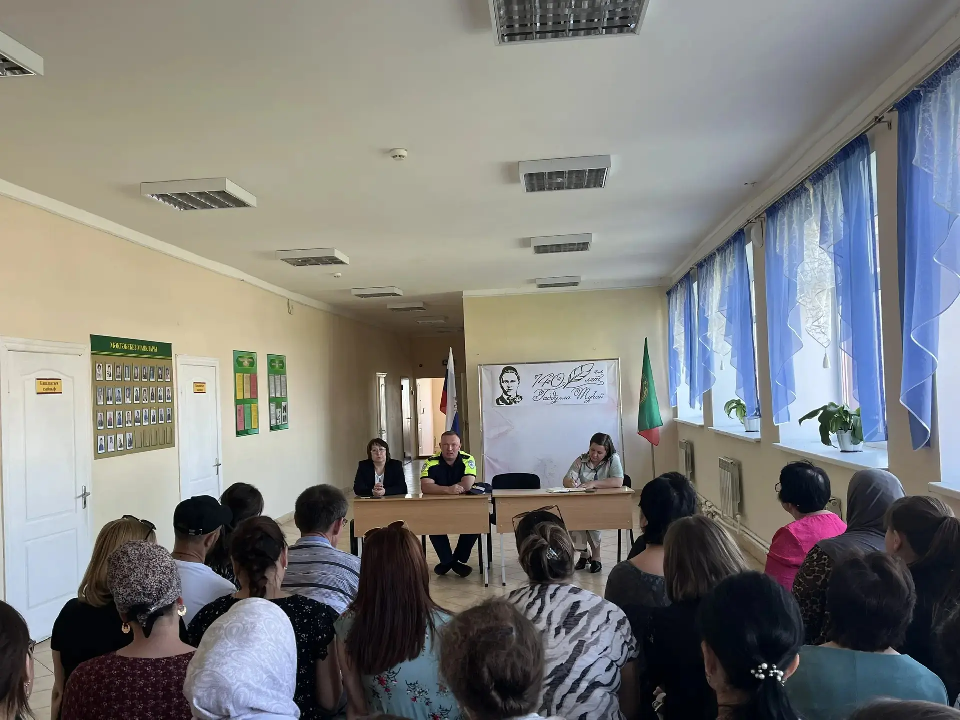 18 май безнең мәктәптә ата-аналар җыелышы узды. Анда җәйге каникуллар вакытында балаларның ял итүен,