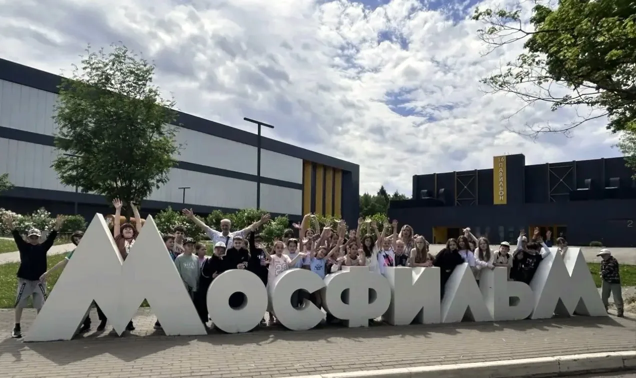 🎬 Наши школьники раскрывали секреты «Мосфильма»
 
Ребята из 3 «АС» и 5 «БС» классов вместе с классн