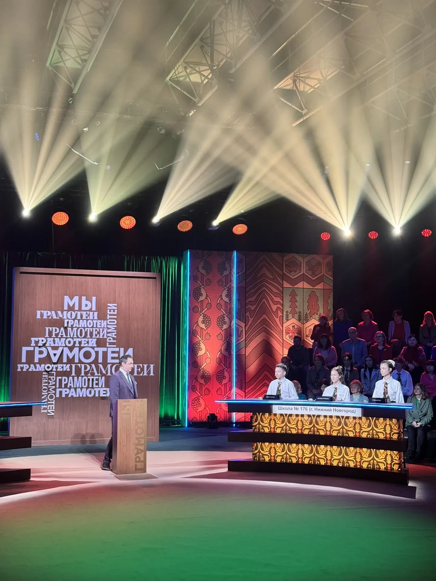 🏆 Наши грамотеи — лучшие в России! 📚✨  11 апреля 2026 года в Москве команда учеников Школы № 176 оде