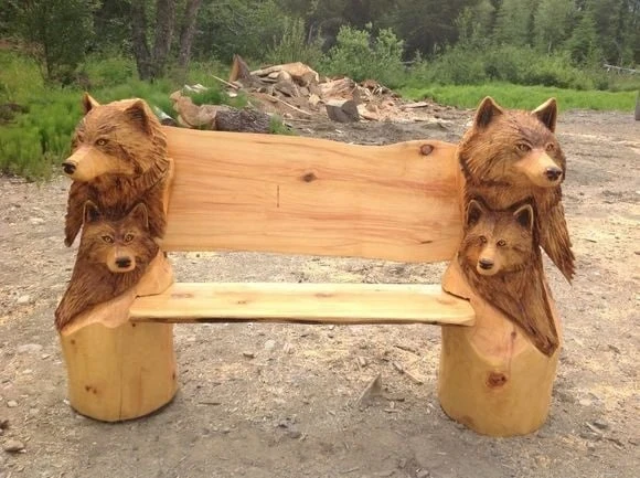 Скамейка с резьбой