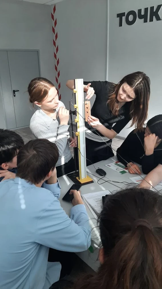 ⚙️ МЕХАНИКА В ДЕЛЕ! ⚙️  Старшие классы засели за «ЦИФРОВЫЕ ПОСИДЕЛКИ» 🔥 На этот раз проходим лаборат