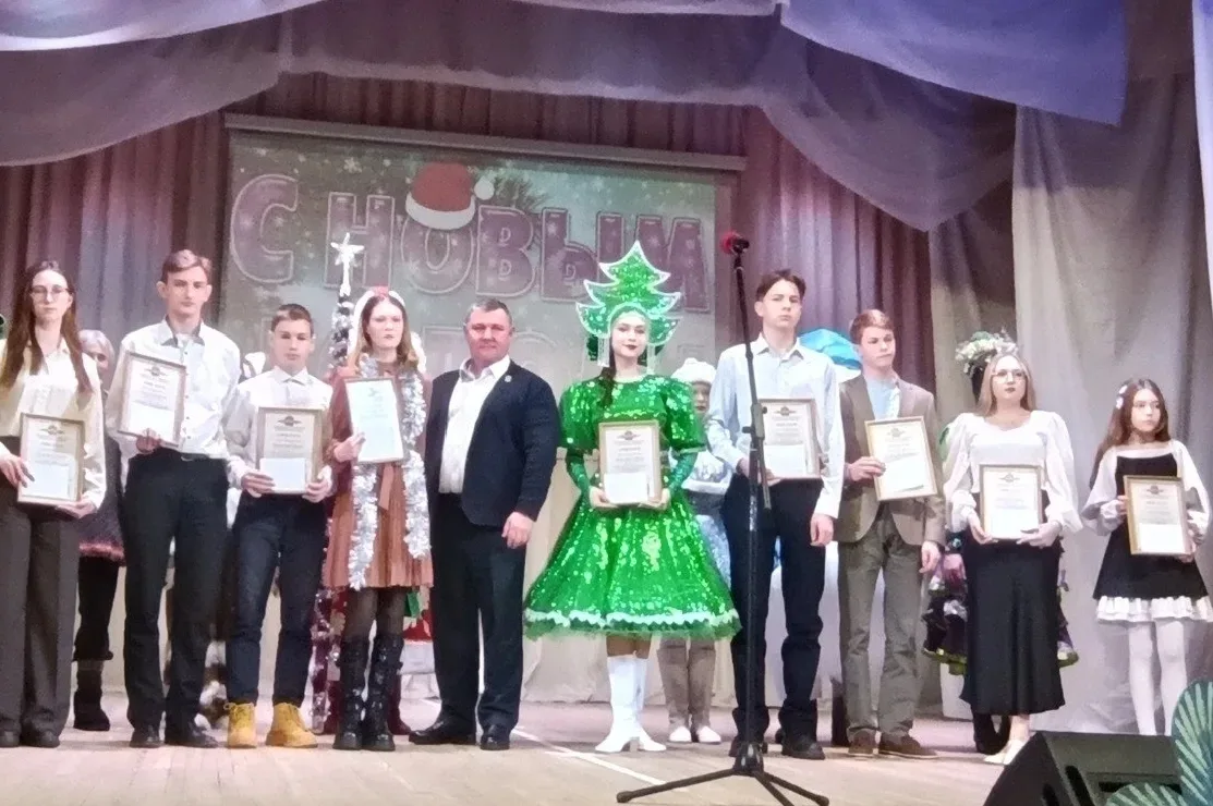 🎄В районном Доме культуры состоялось яркое театрализованное представление под название...