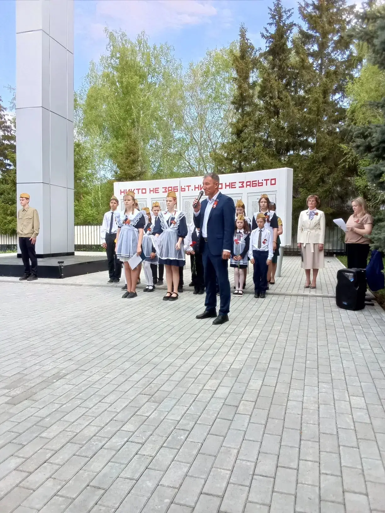 8 мая , учащиеся нашей школы приняли участие в торжественном митинге в Парке Победы, по...