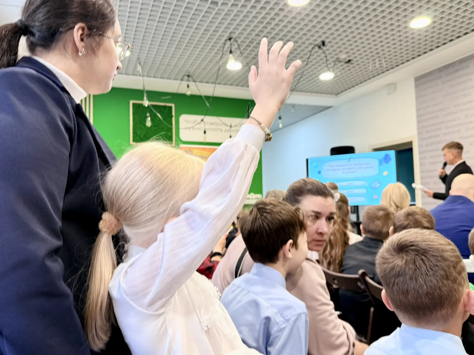 В первый класс с хорошим настроением отправятся десятки наших школьников!