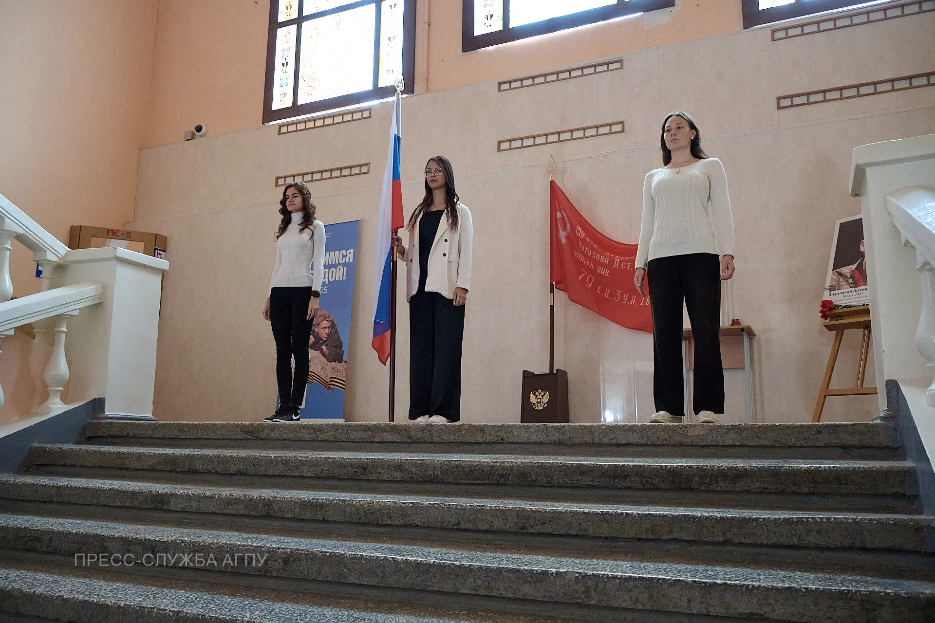 🎓 Старт недели: под флагом науки и важных дат!