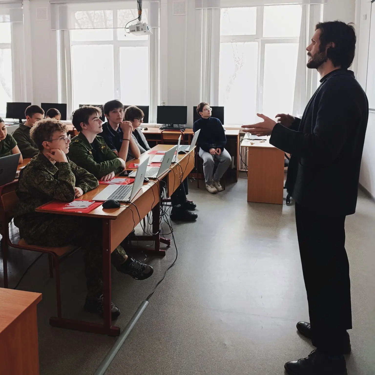 ⚖️ ЮРИСПРУДЕНЦИЯ ИЗНУТРИ  — НЕ В ТЕОРИИ, А В ПРАКТИКЕ!  📌 Ученики 9 классов нашей школы побывали на 