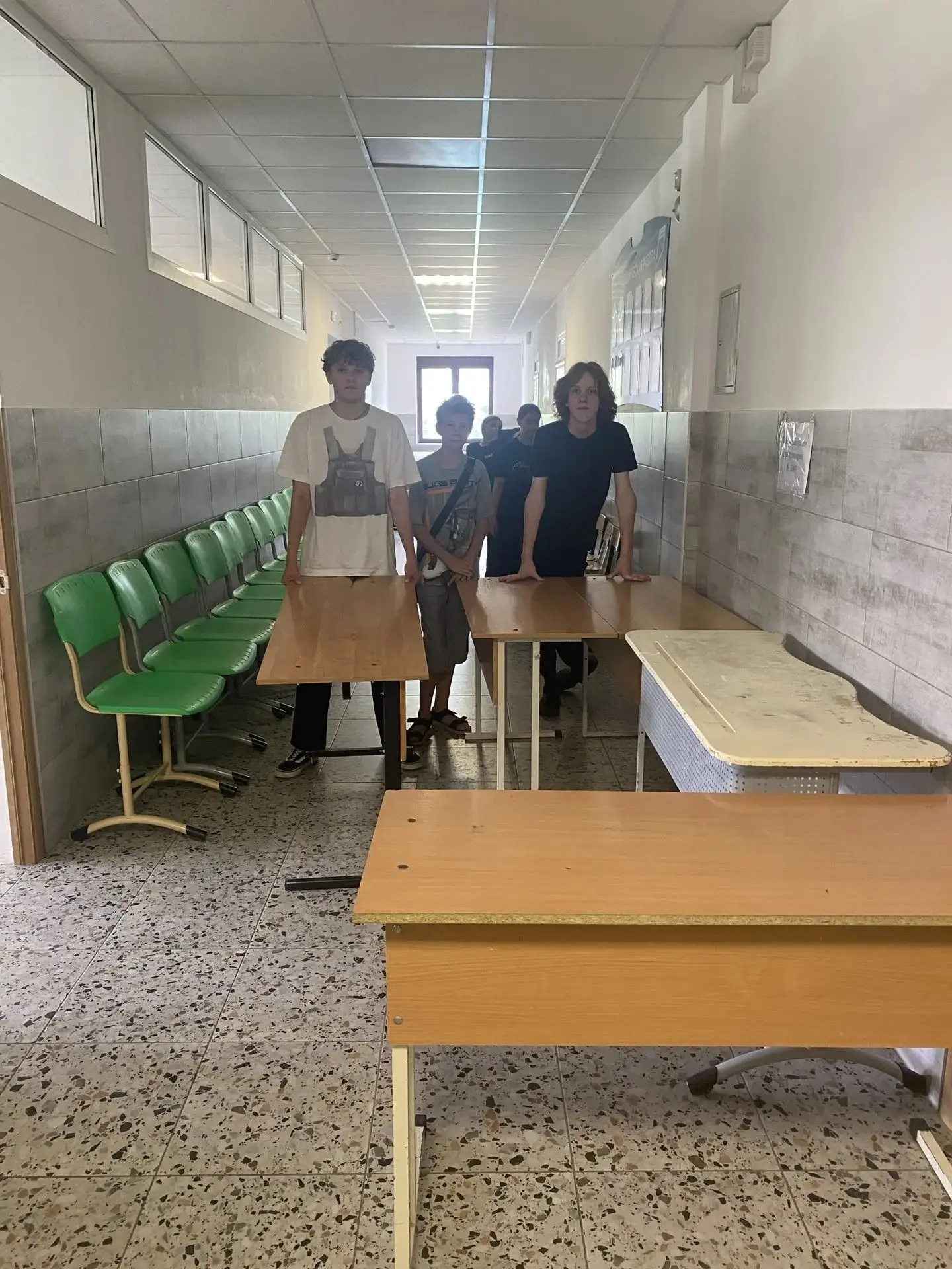 Работа трудовых бригад на объектах в лагере труда и отдыха.
Ребята под руководством педагогов привод