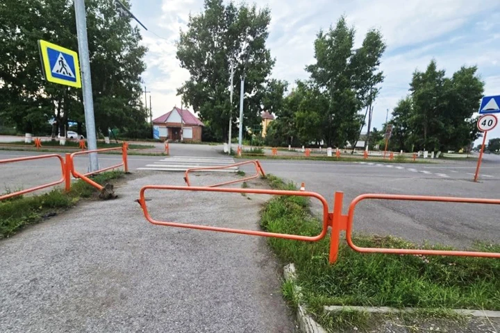❗️В Усть-Абакане 18-летний байкер влетел в забор