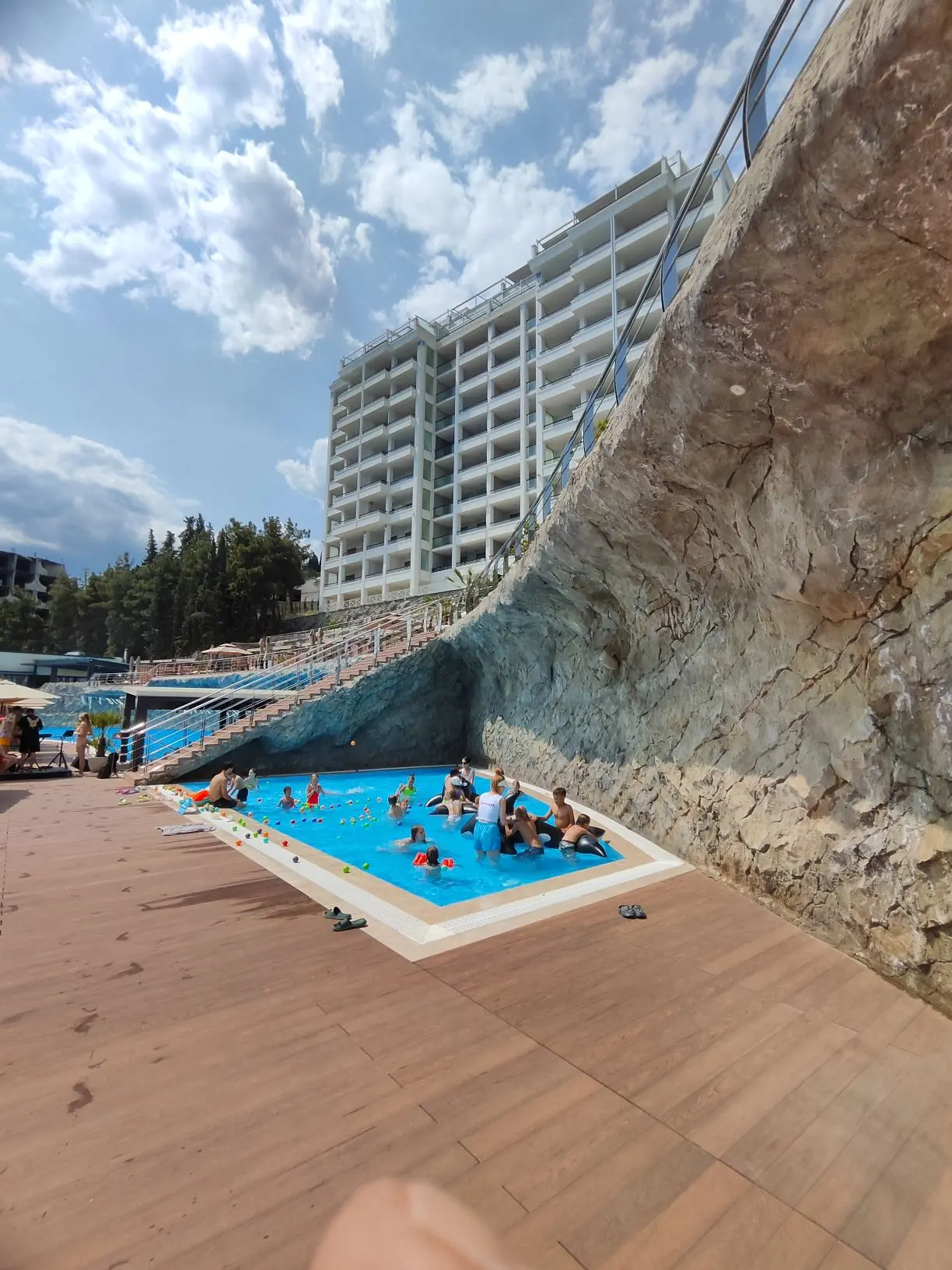 #ОТРАДНОЕ  р-н Ялта-Интурист ул. Морской спуск, 3  🏖️ До пляжа «Изумрудный»  2мин. идти❗️  🏖️Мечтает