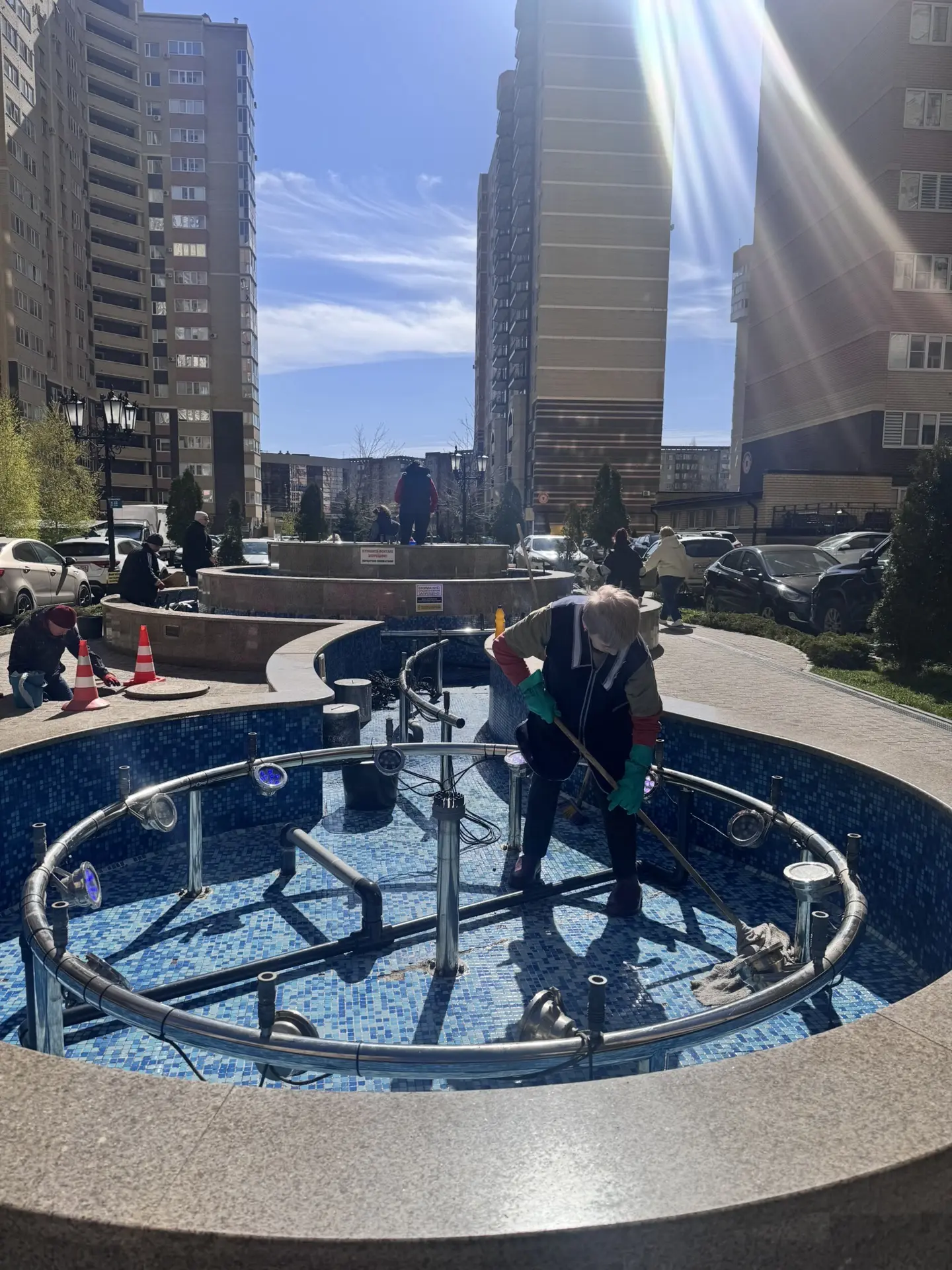 Уважаемые жители! 🌼  Мы активно готовимся к открытию сезона фонтана⛲️в ЖК Солнечный круг. 🛠️В этом г