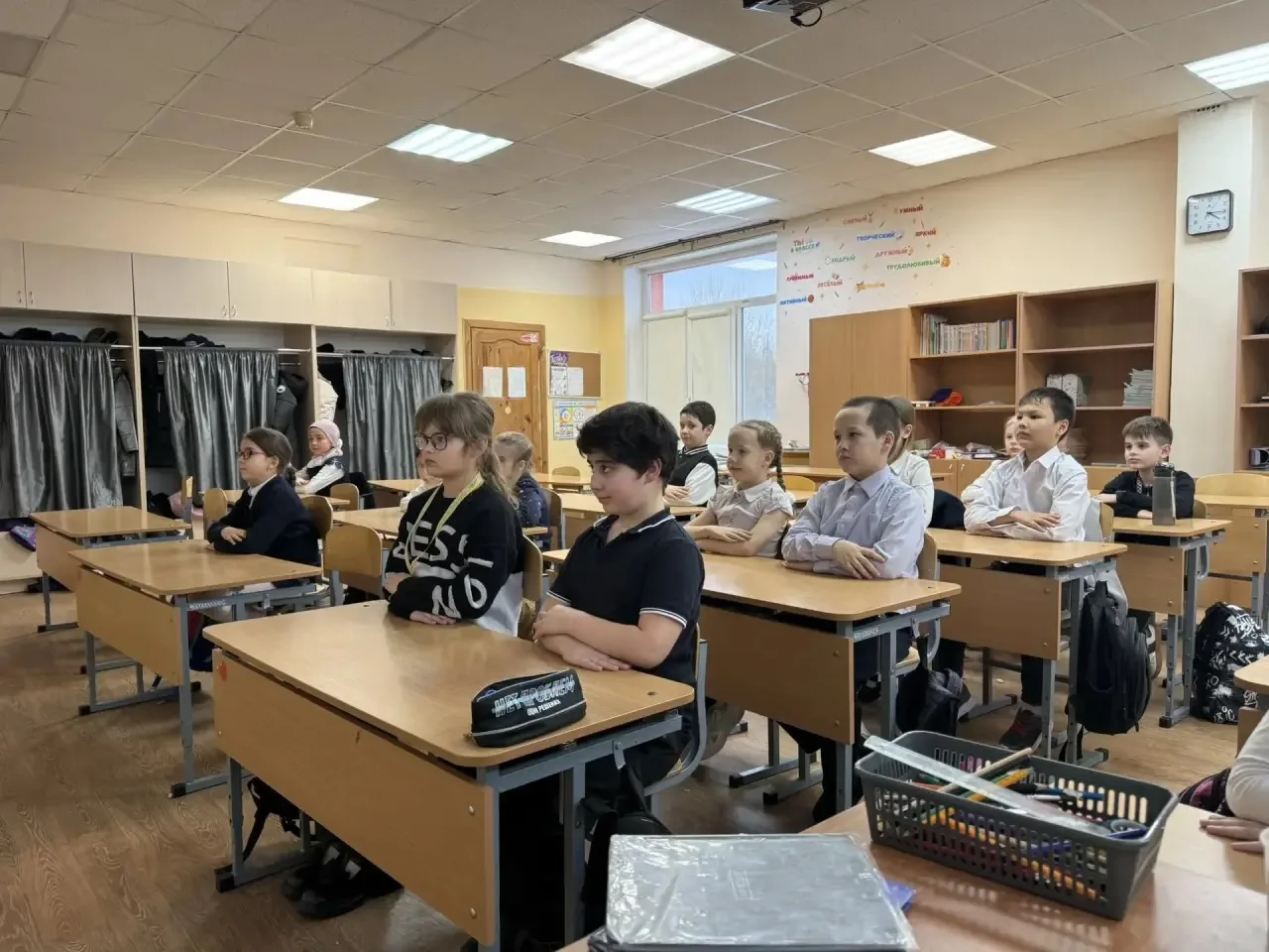 ⭐️ Сегодня в рамках проекта "Разговоры о важном" состоялось занятие, посвященное Дню защитника Отече