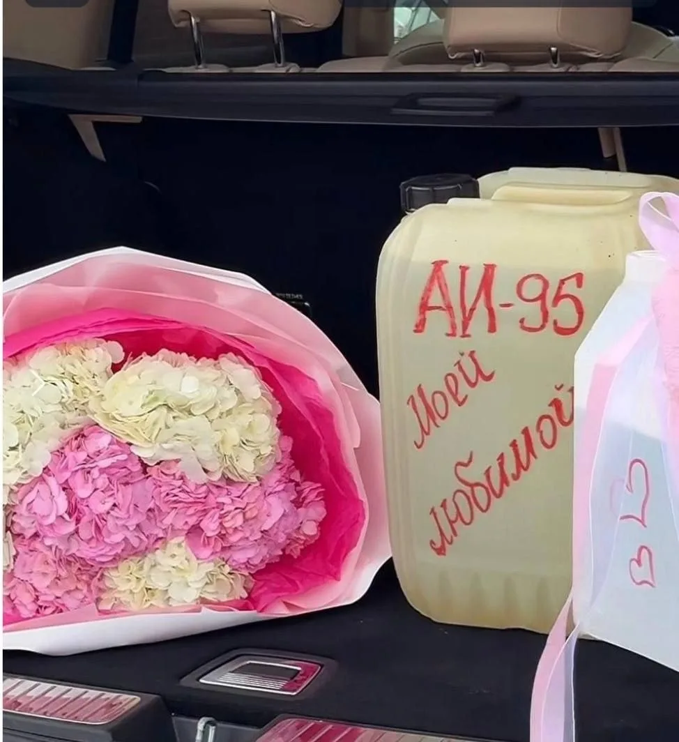Настоящий мужчина должен дарить не айфоны!!!