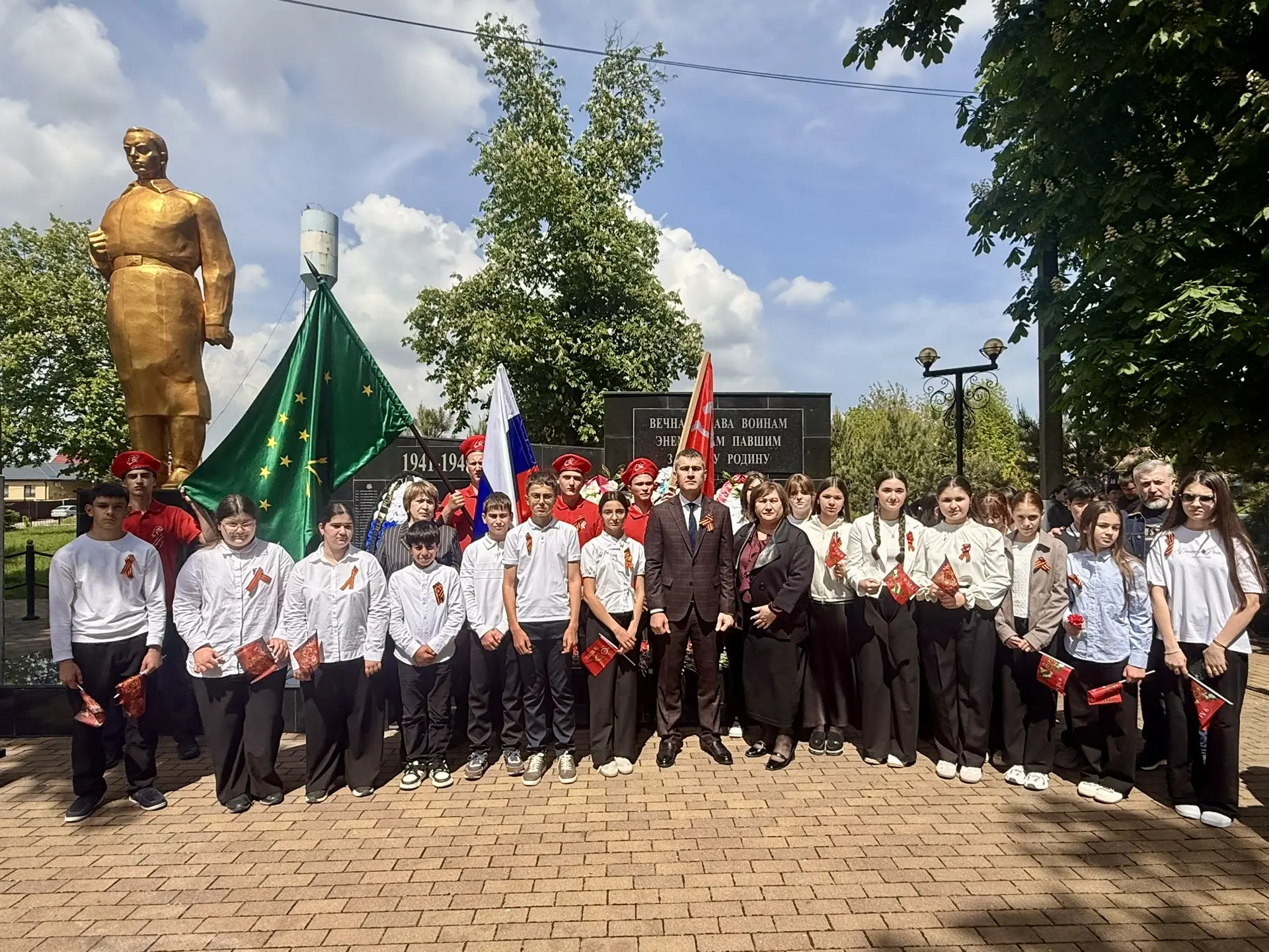 Сегодня в Энемском городском поселении прошел памятный автопробег, посвященный героям Великой Отечес
