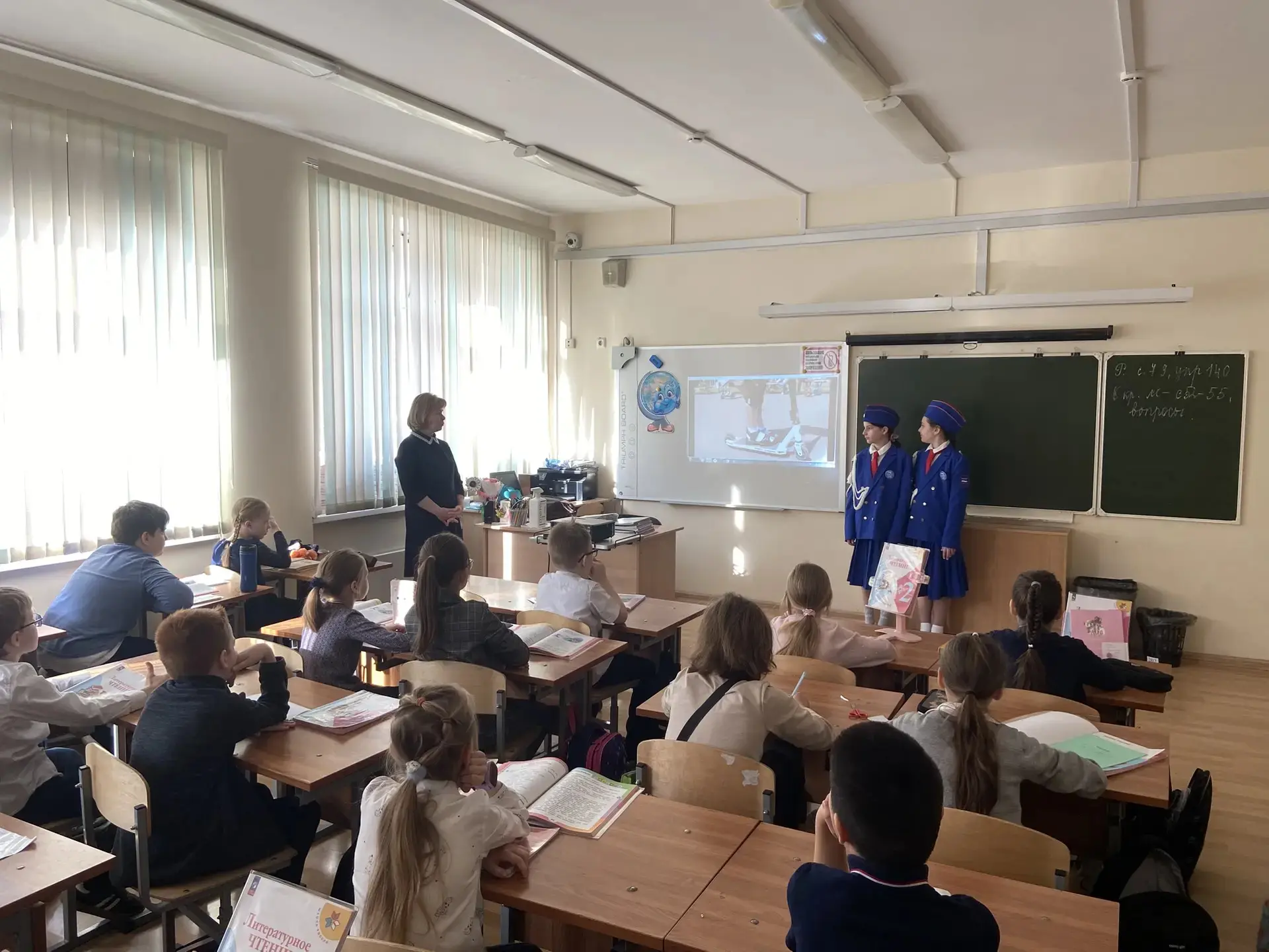 27.03.2026 агитотряд ЮИД «Дорожные стрижи» (корпус 3) МБОУ «Видновская СОШ 5 с УИОП» провели меропри