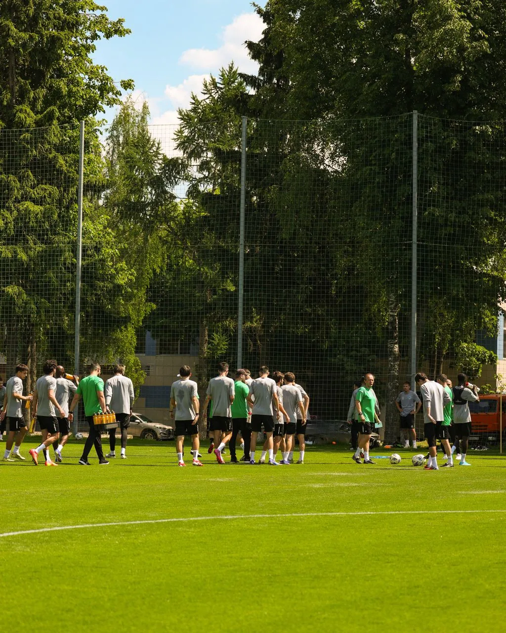 📸 Галерея первого тренировочного дня команды на летних тренировочных сборах.