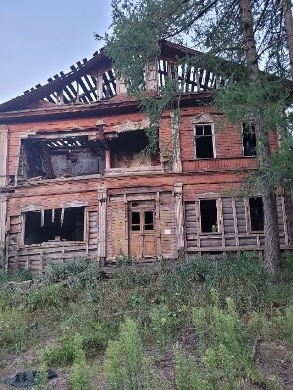 Под Череповцом за 1 рубль продают купеческую усадьбу XIX века. Дом в Коротове построил ...