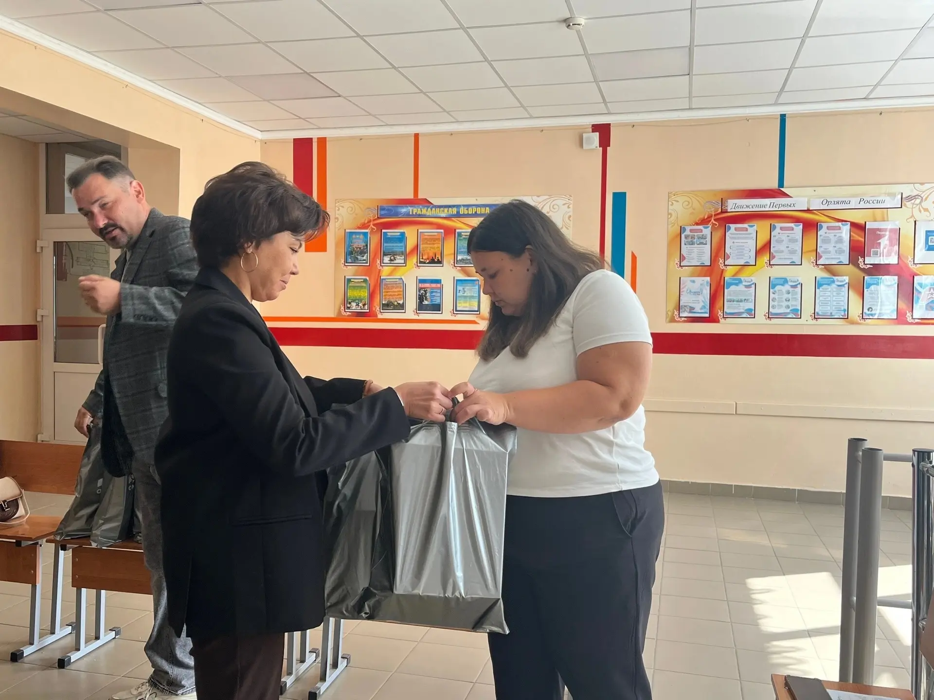 🎒«Помоги собраться в школу»