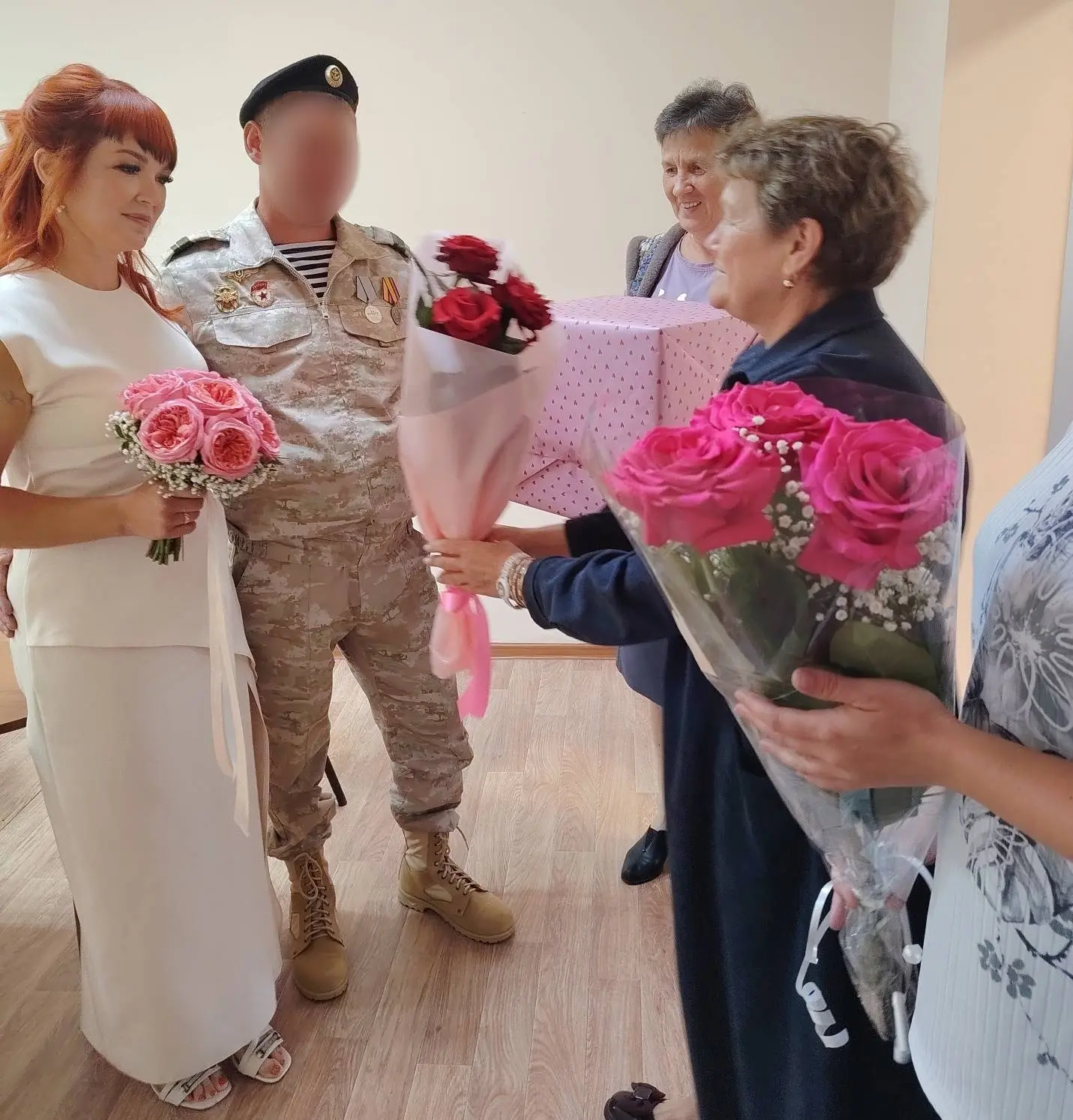 Отпуск бойца СВО обернулся свадьбой

Алексей, участник СВО, приехал в отпуск в родное село Афанасьев