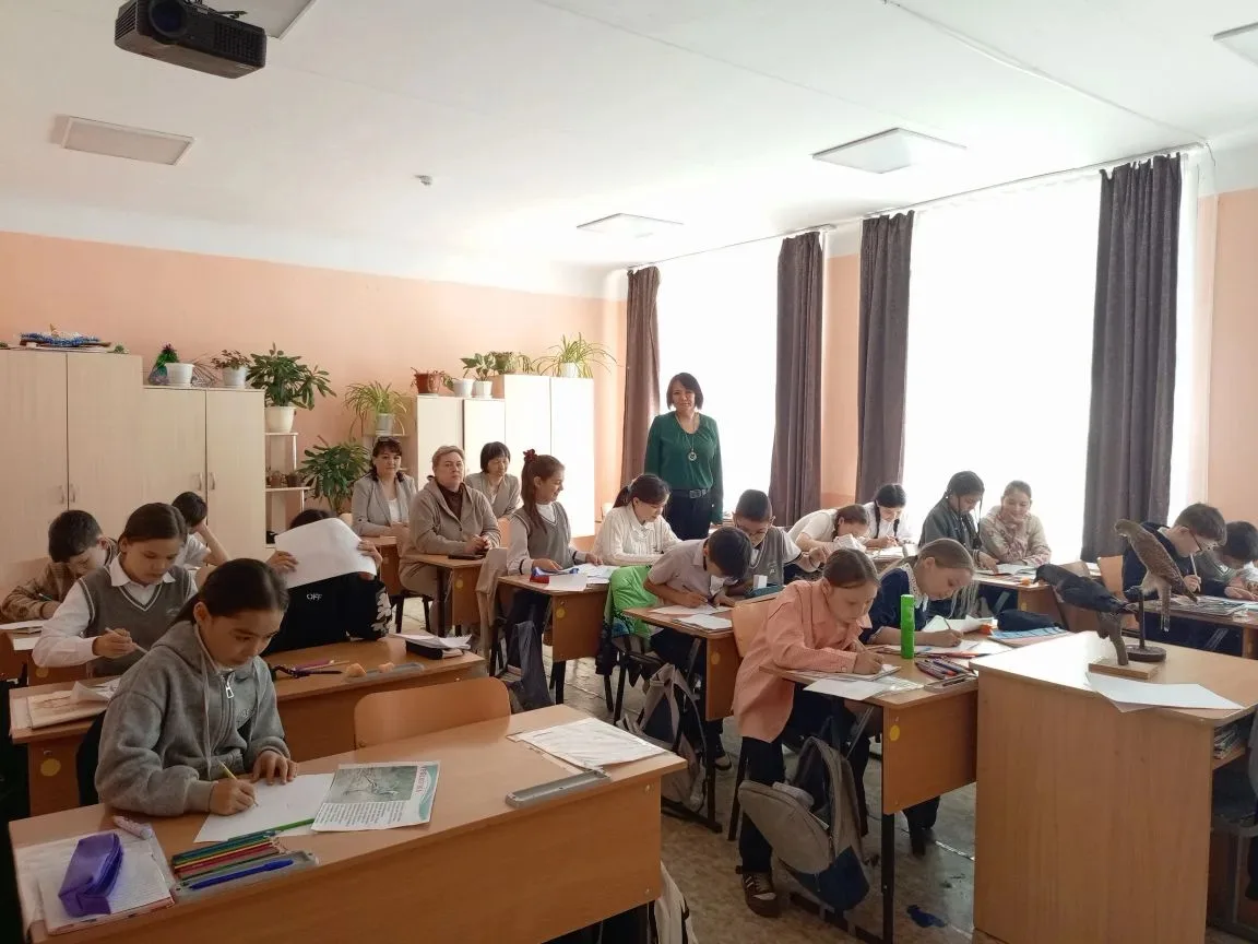 В объединении "Мир вокруг нас"(педагог д/о Хальфетдинова Э.М.,)прошло открытое занятие ...
