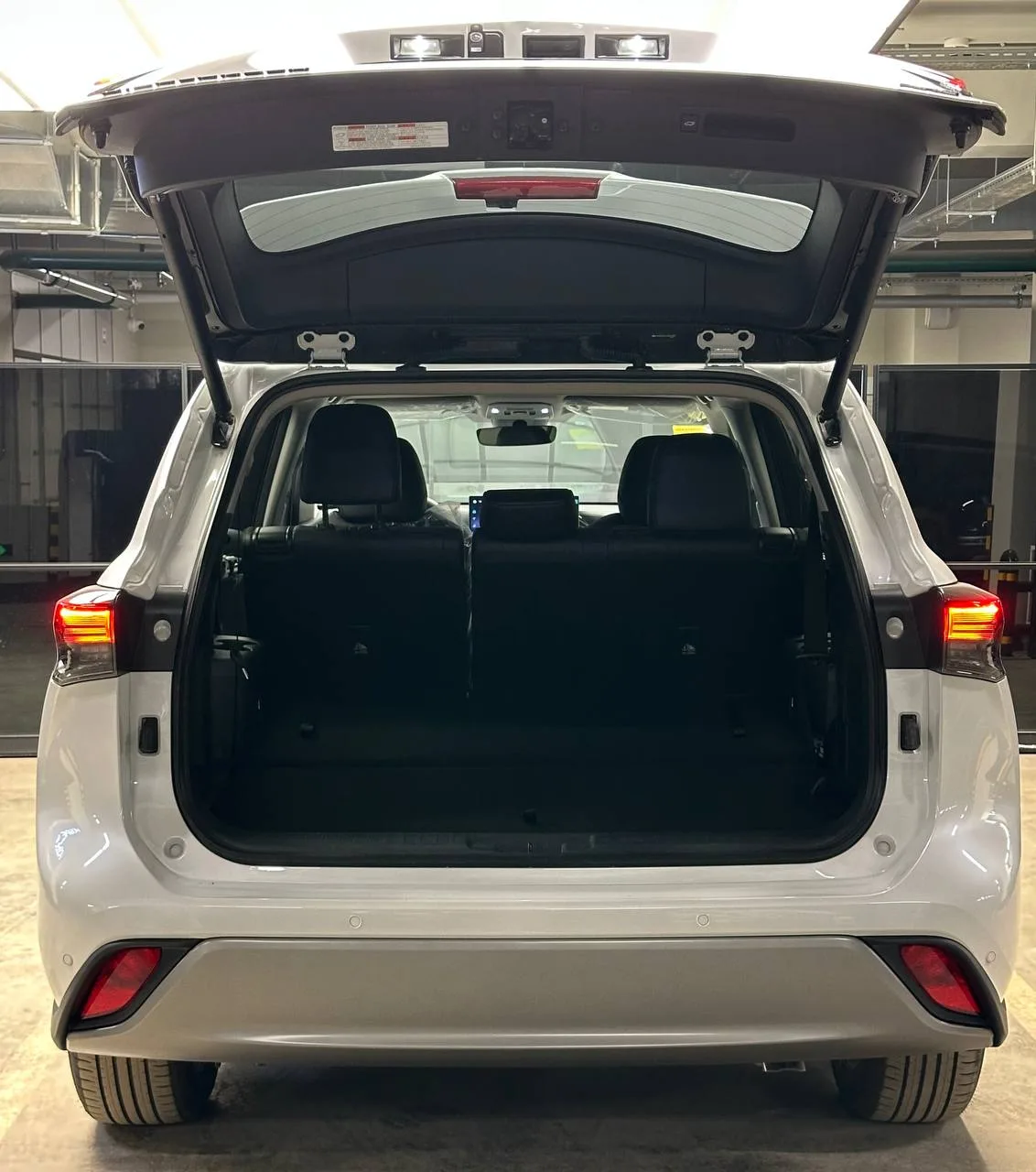 В наличии в Белом и Черном цвете.  До конца Апреля действует акция: Русский язык в подарок4️⃣  Toyot