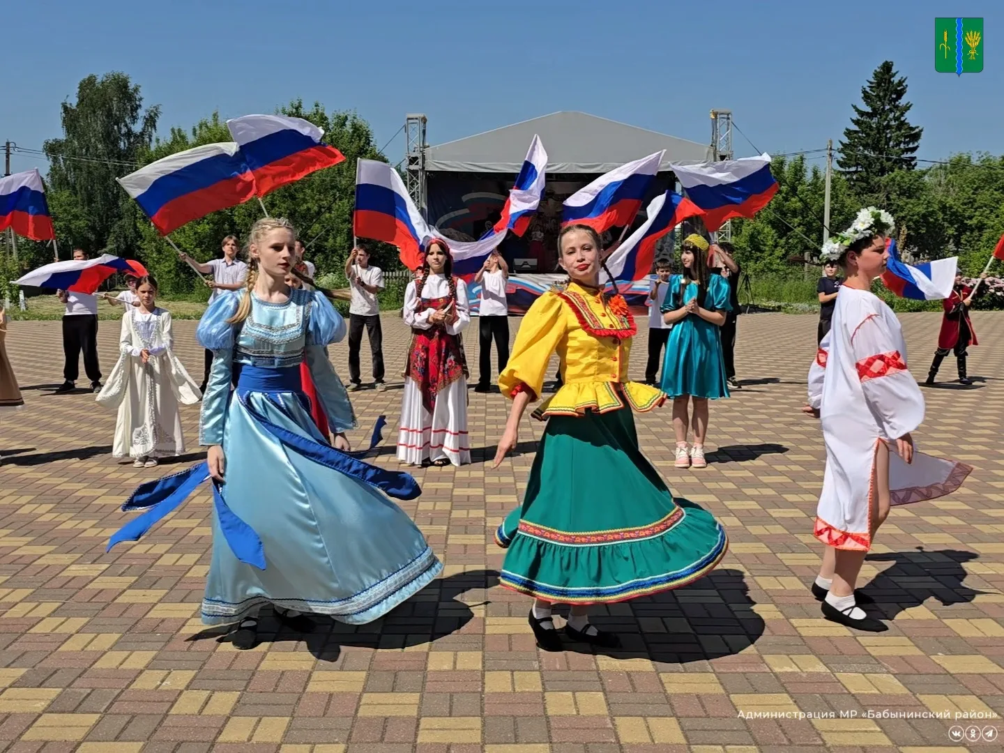🇷🇺 Россия – это сила, слава, великие люди!

Немного праздничной атмосферы в День России.

С праздн