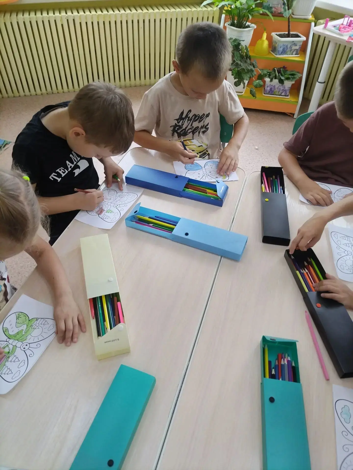 Сегодня ребята старших групп посвятили день воздушным красавицам - бабочкам. Невозможно...