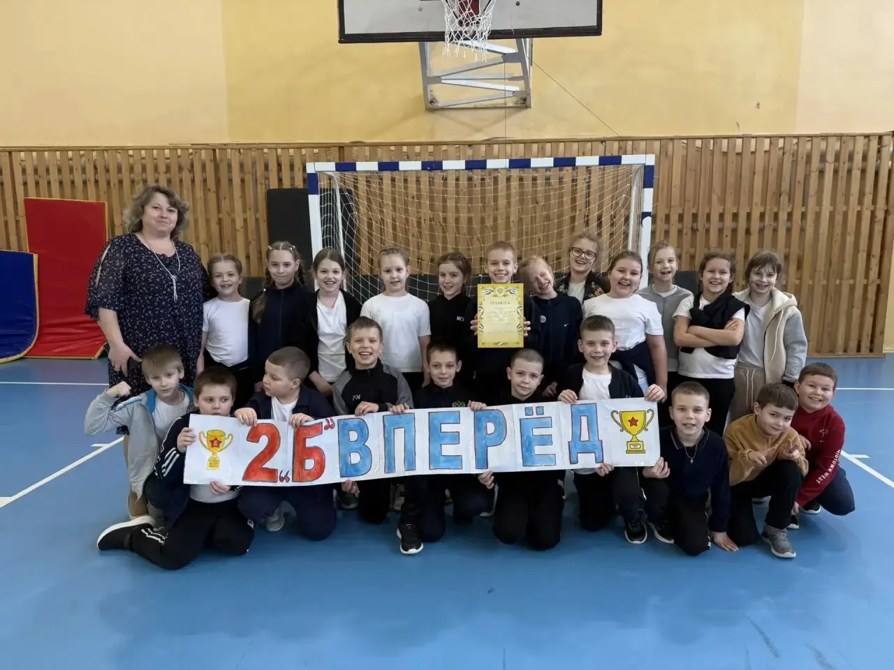 ⚽️ «Футбольная карусель» закружила вторые классы!  Вчера, 16 февраля, в преддверии Дня Защитника Оте