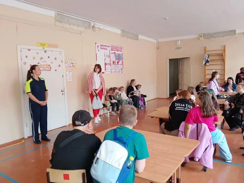 🚦 Беседа по безопасности дорожного движения в лагере «Солнышко»

В летнем оздоровительном лагере «С