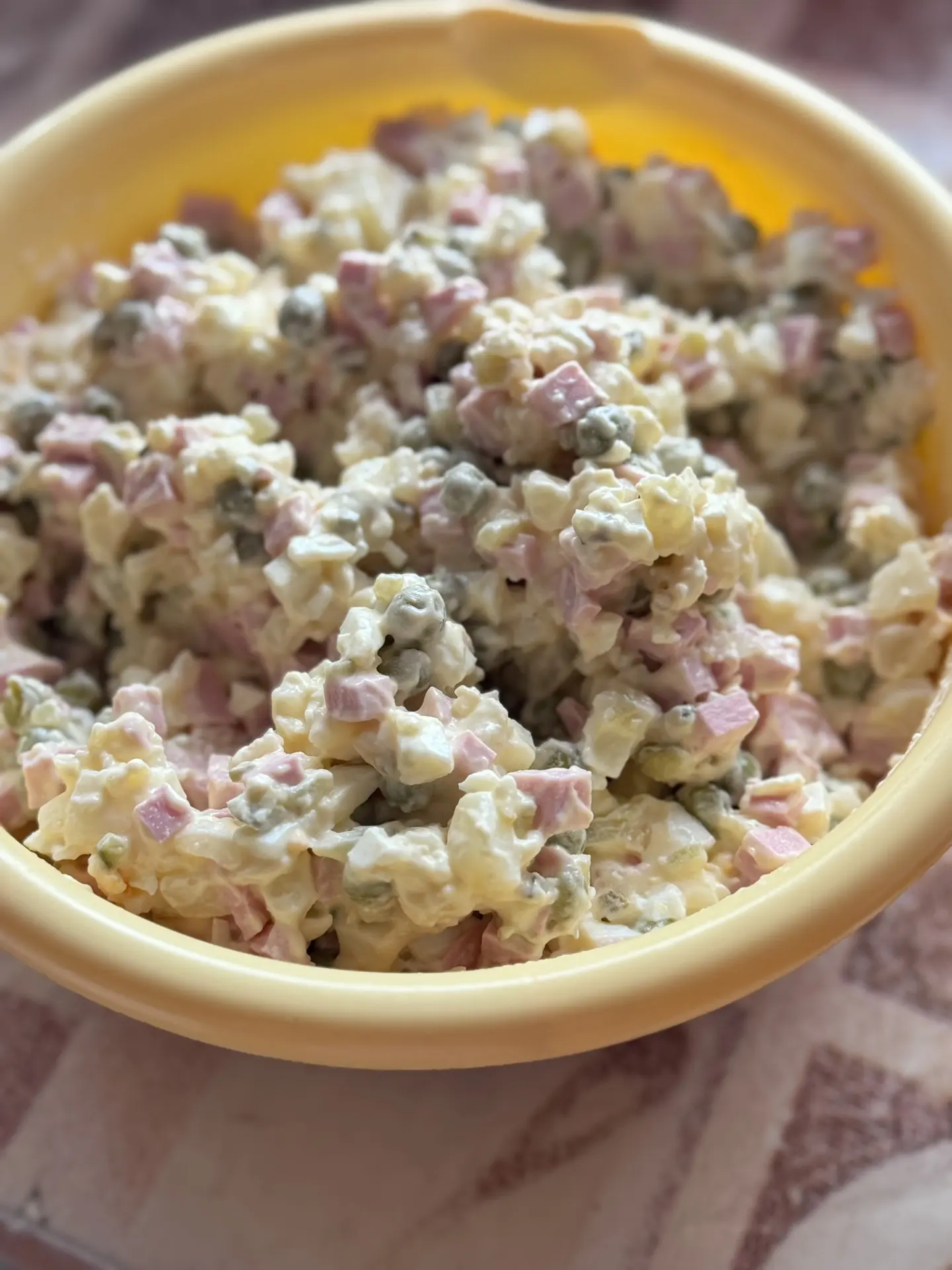 Тот самый оливье, который мы обожаем🤤

Бабушкин, кстати, ели последний раз на Новый год. Но у нас н