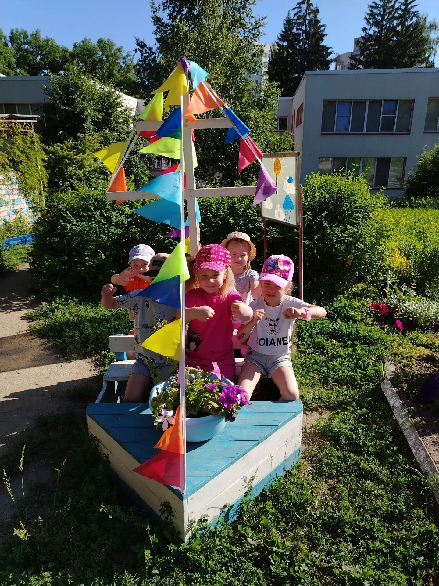 ☀Летом все важные события в детском саду у детей происходят на улице, поэтому обязательно предусматр