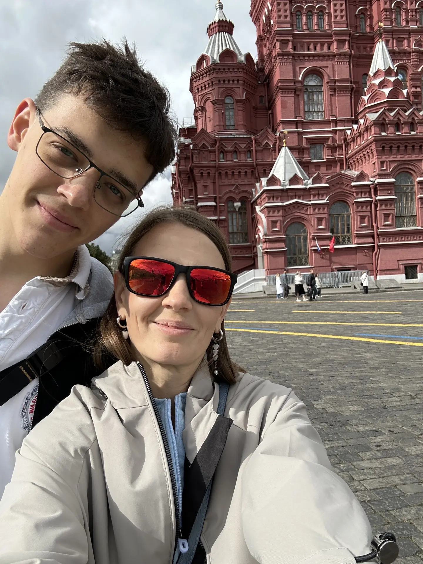 Вчерашний день провела со своим студентом. Мы много часов гуляли по Москве, вкусно ели,...
