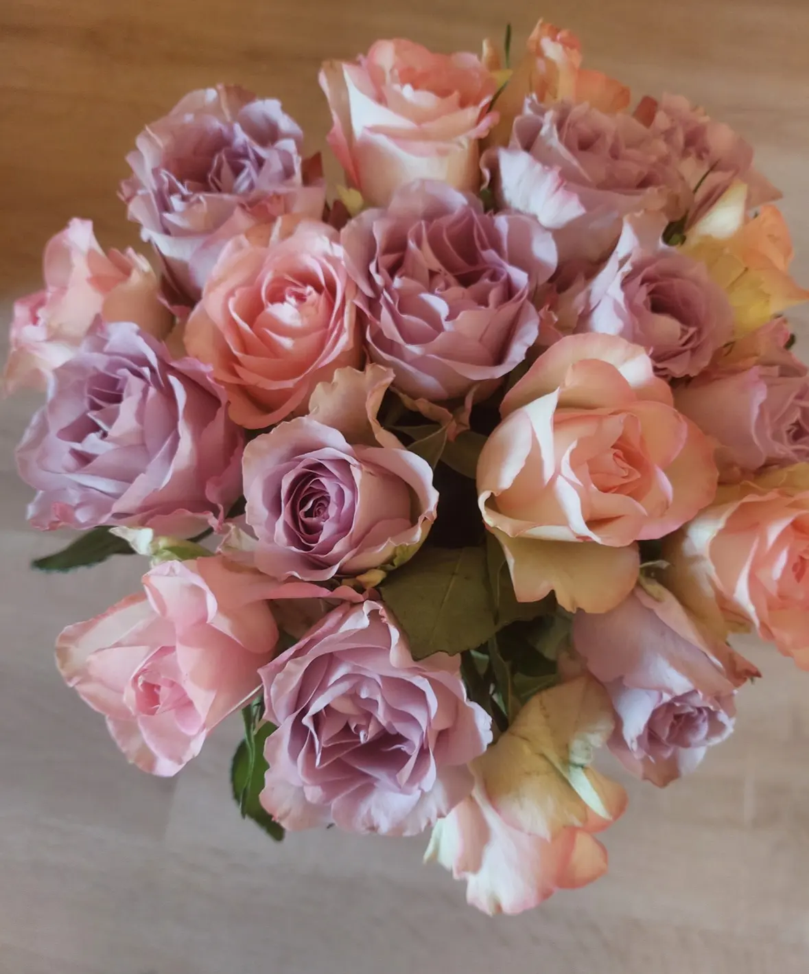 Милые наши девушки! 🌸  Мамы, бабушки, ученицы, учителя, сотрудницы школы — каждая из вас делает этот