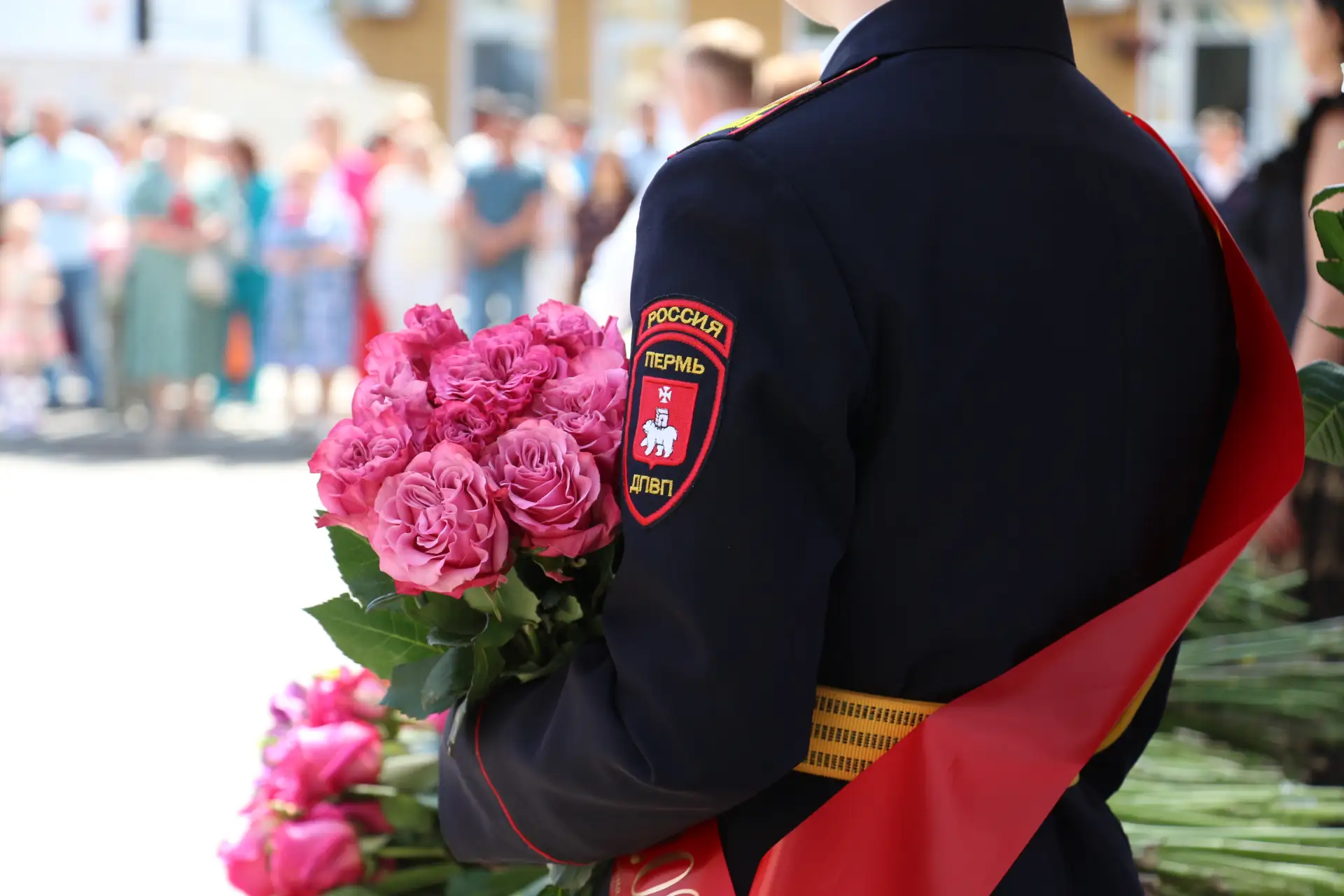 🎓 Последний звонок в 136-й школе: курсанты подразделения допрофессиональной подготовки прощаются со 