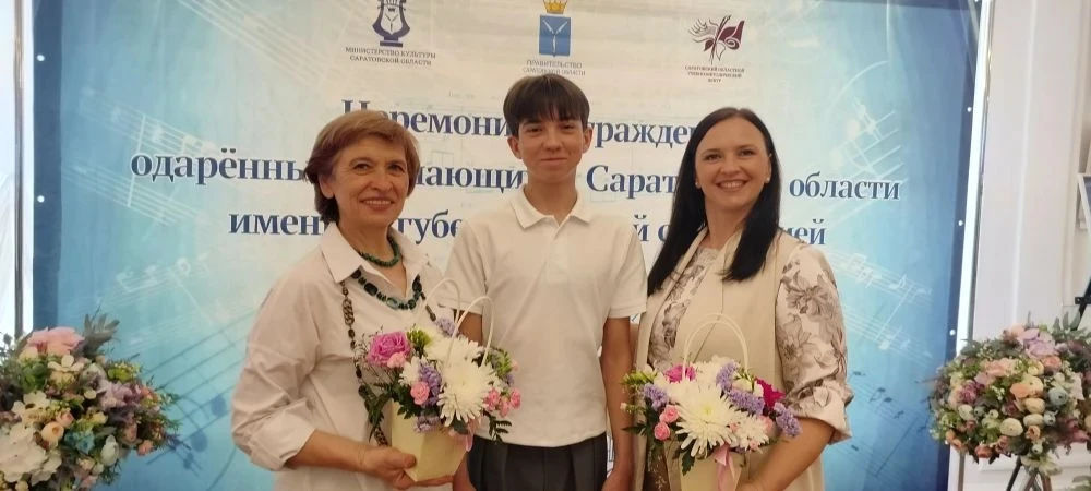 В продолжении поздравлений 🖐, ещё несколько фото с церемонии награждения 🏆 Губернатор...