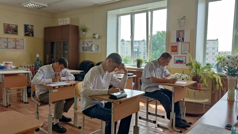 💥Итоговая аттестация позади:📚 поздравляем девятиклассников!🎉