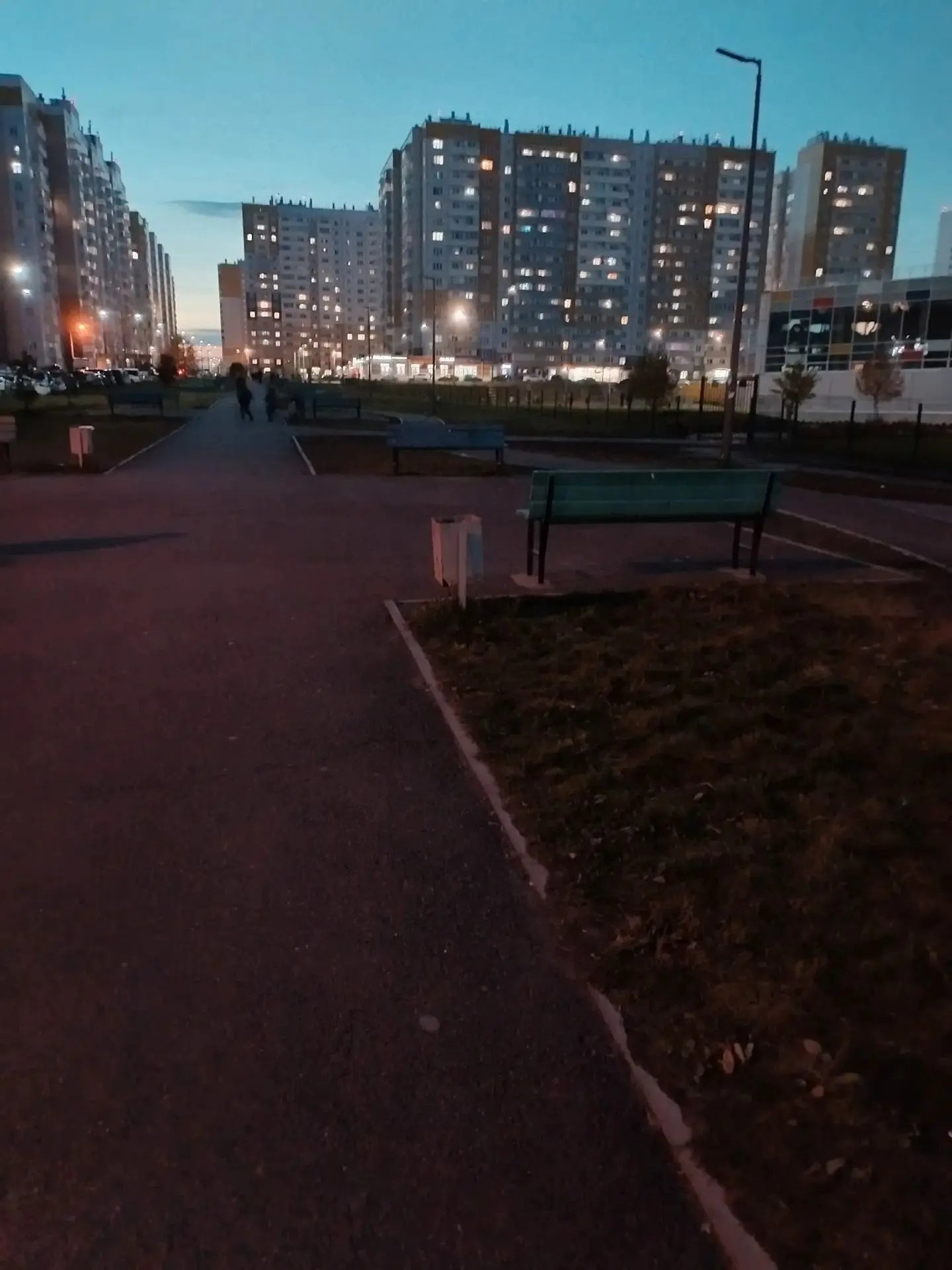 Почему не горят фонари по вечерам? Это общественное место, куда обратиться? Кто делает ...