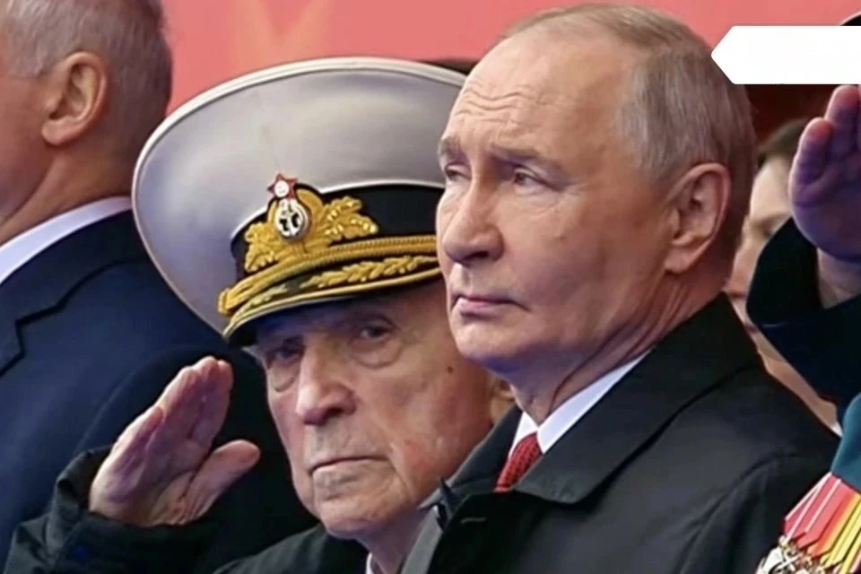 Кто сидел, на параде в честь Дня Победы рядом с В. В. Путиным?