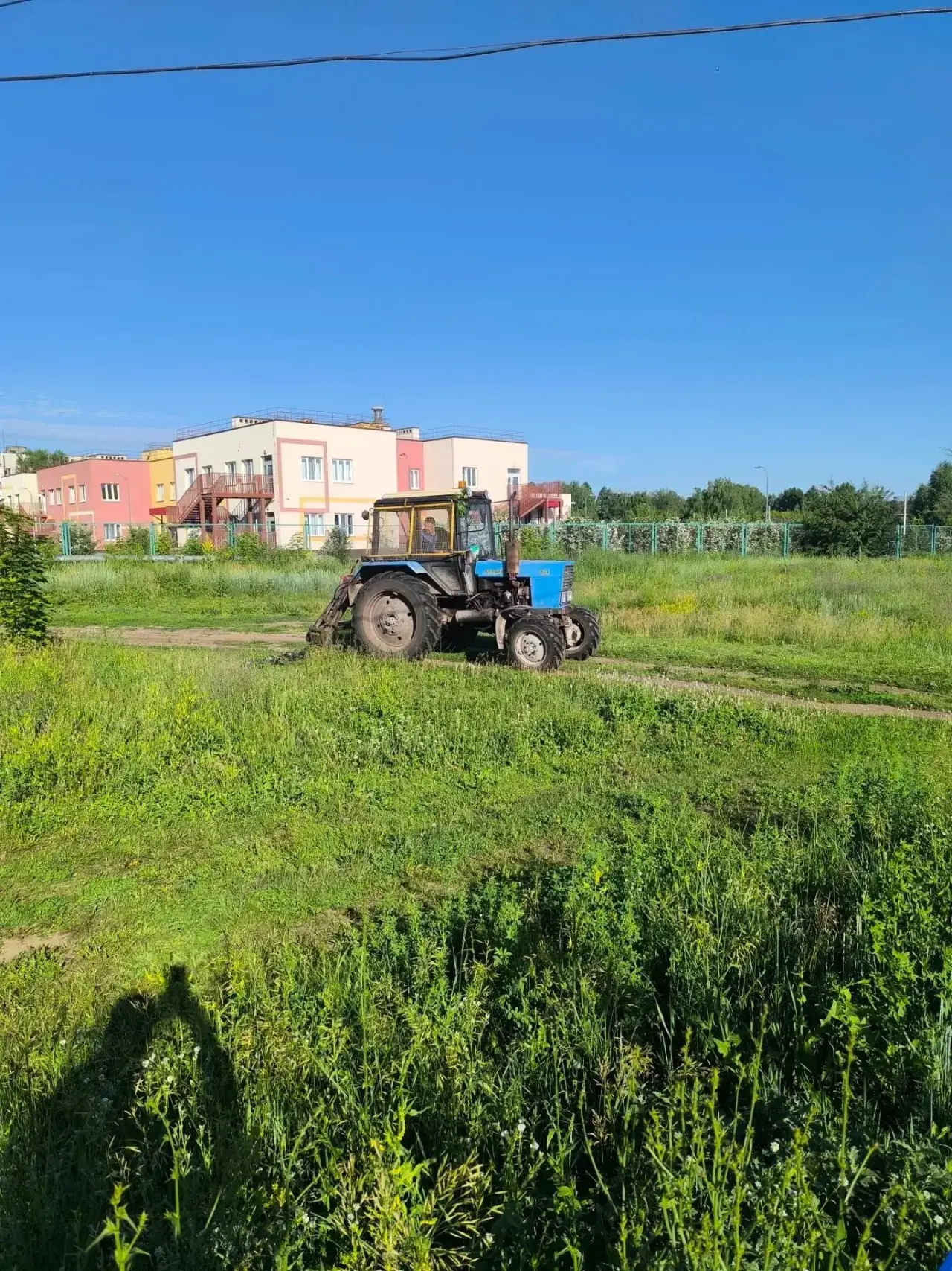 Продолжается покос травы