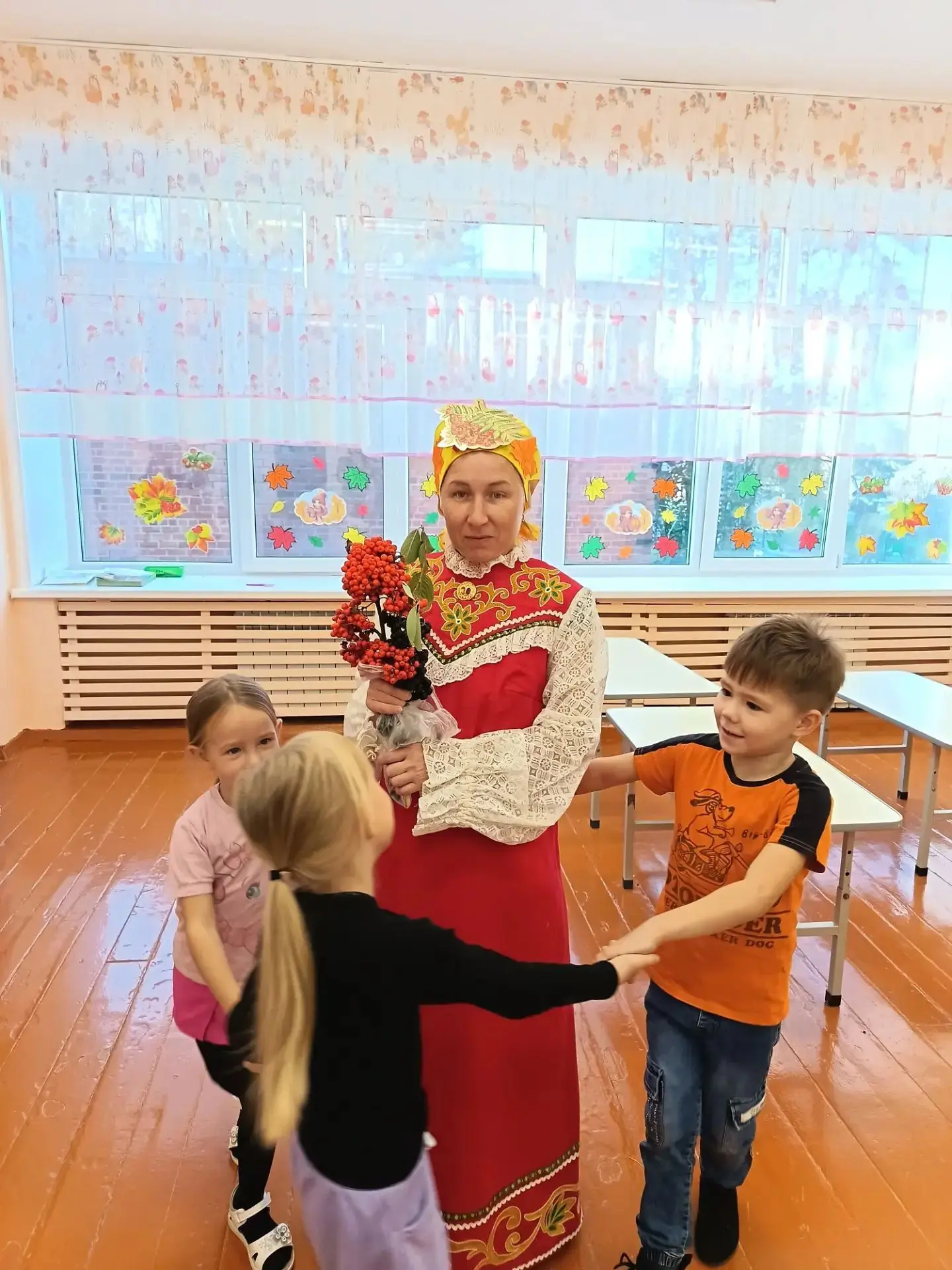 В Заринском детском саду "Берëзка" 23 сентября дети отметили "День рождения рябины" Утр...