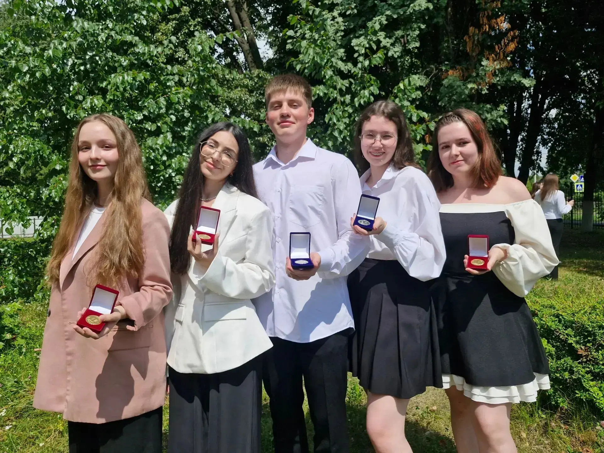 🎊🌟🎊В зале ДДЮТ состоялась торжественная церемония вручения медалей «За особые успехи в учении». В