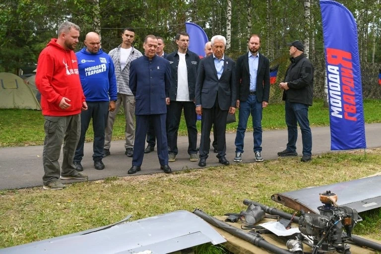👍 Дмитрий Медведев приехал в Ржев

Зампред Совбеза РФ сегодня посетил Ржевский округ. Вместе с губе
