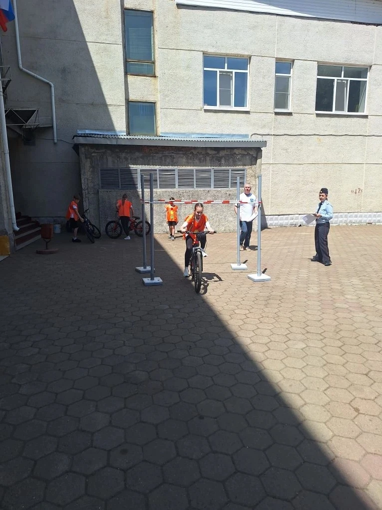 🎉 Ура! Отряд ЮИД 4 «В» класса  снова на пьедестале — победа в областном конкурсе «Безопасное колесо»