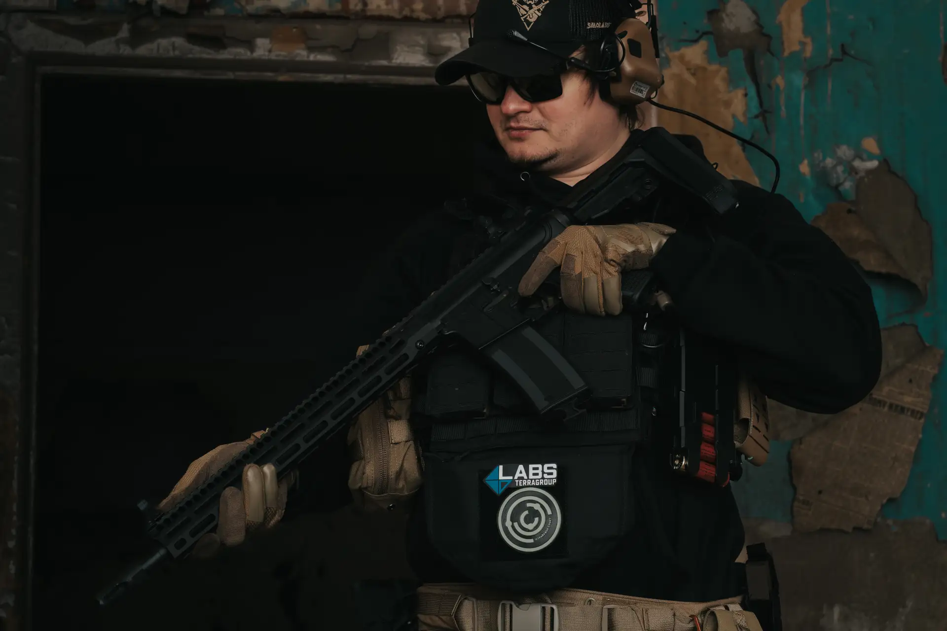 King Arms EMG Troy Industries SOCC M4 — это современный страйкбольный автомат, созданный для тех, кт