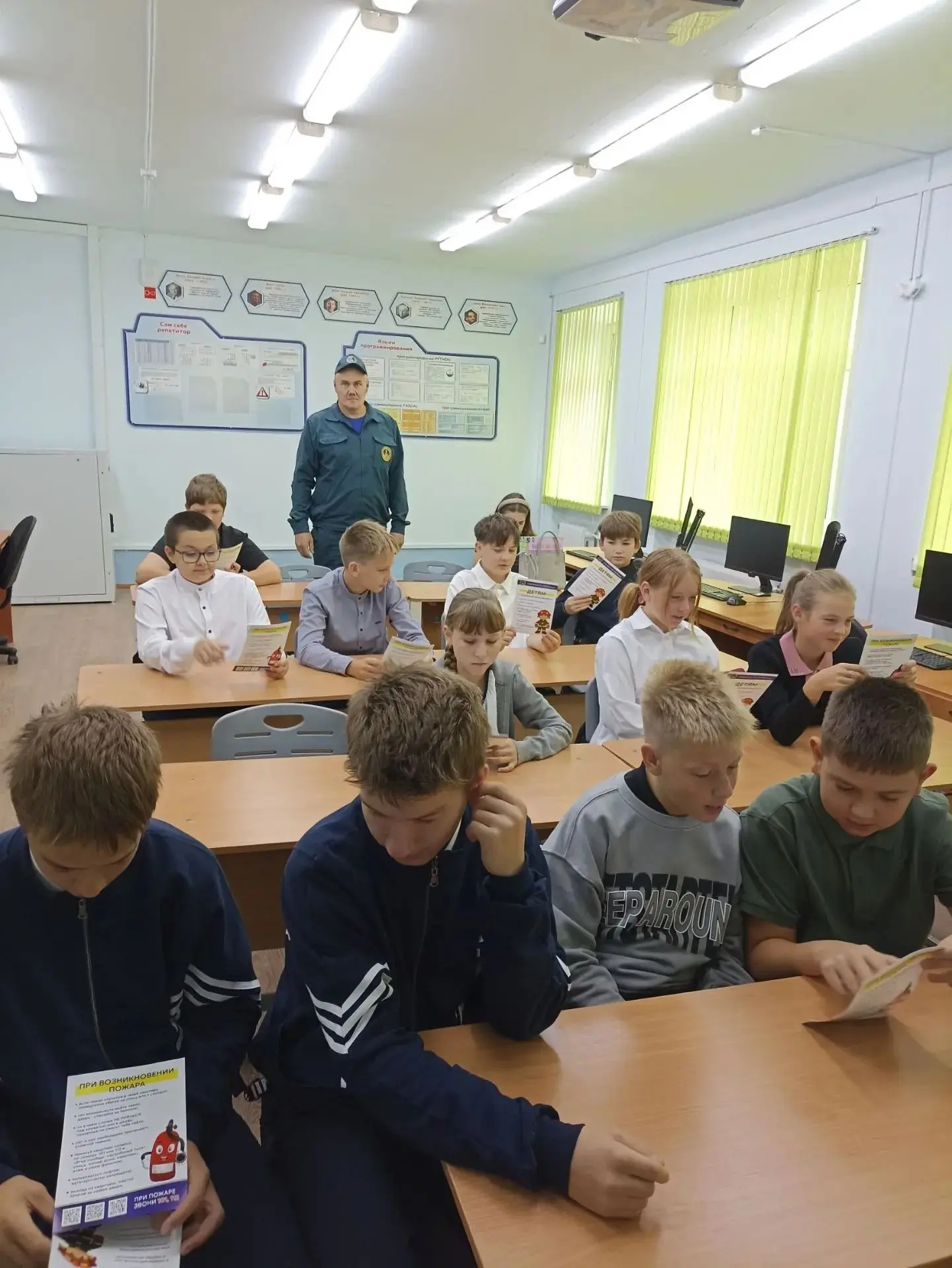 В рамках «Месячника безопасности» работники противопожарной службы отдельного поста № 1...
