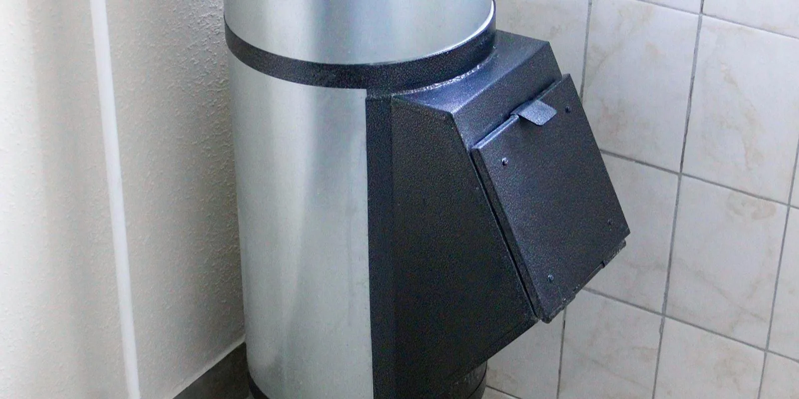 🗑️ Как правильно пользоваться мусоропроводом?

Чтобы в подъезде было чисто и без неприятных запахов